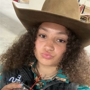 Meet your Posher, Haylee